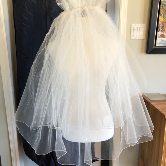 Wedding dress - Picture 13 of 16